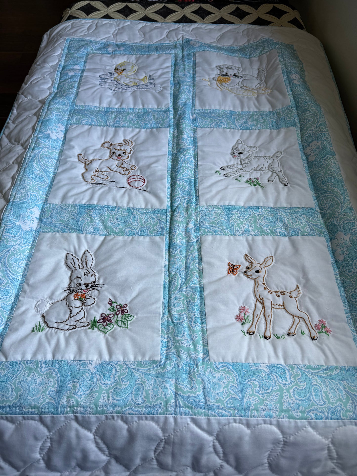 Amish hand quilted  lap quilt or baby quilt