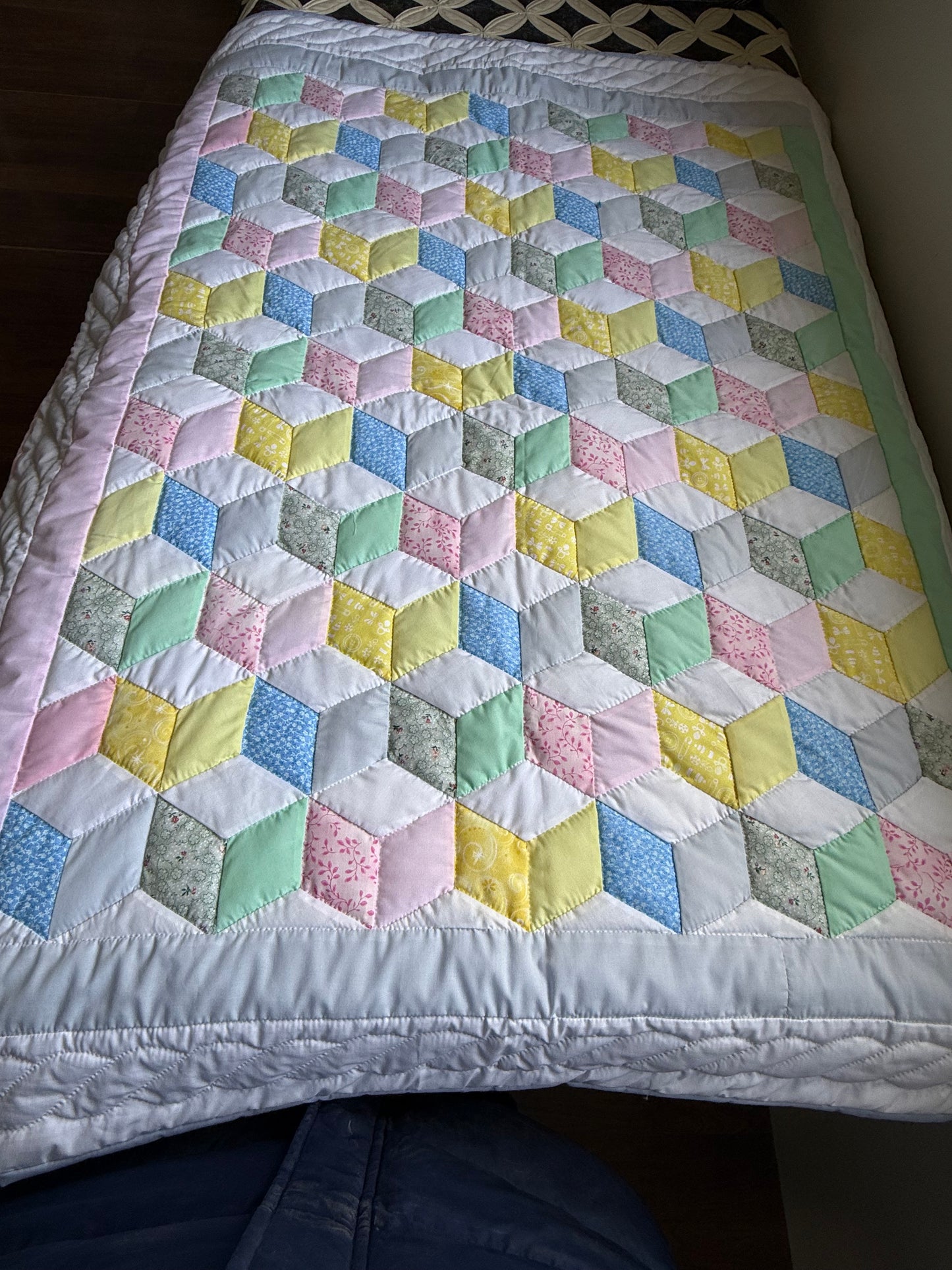 Amish hand quilted  lap quilt or baby quilt