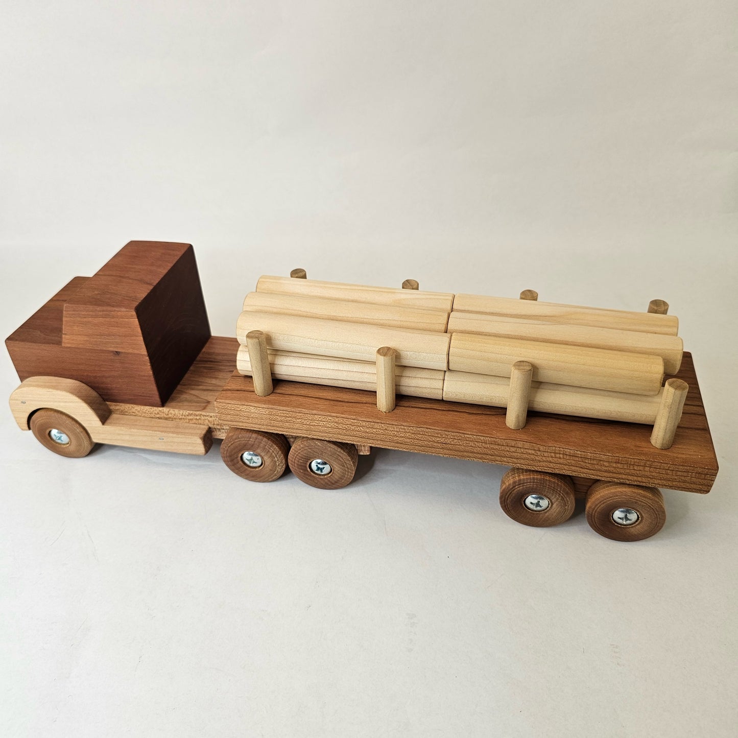 Wooden Toys:  Large Semi Log Truck w/18 logs