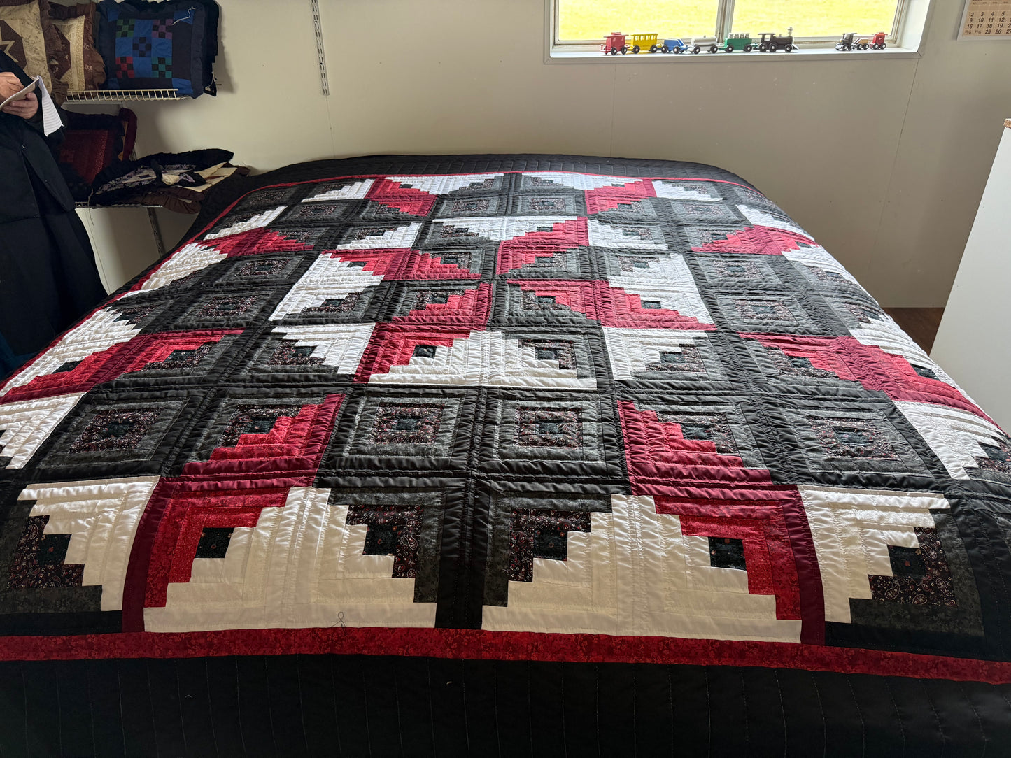 Amish Quilt (Log Cabin Star)