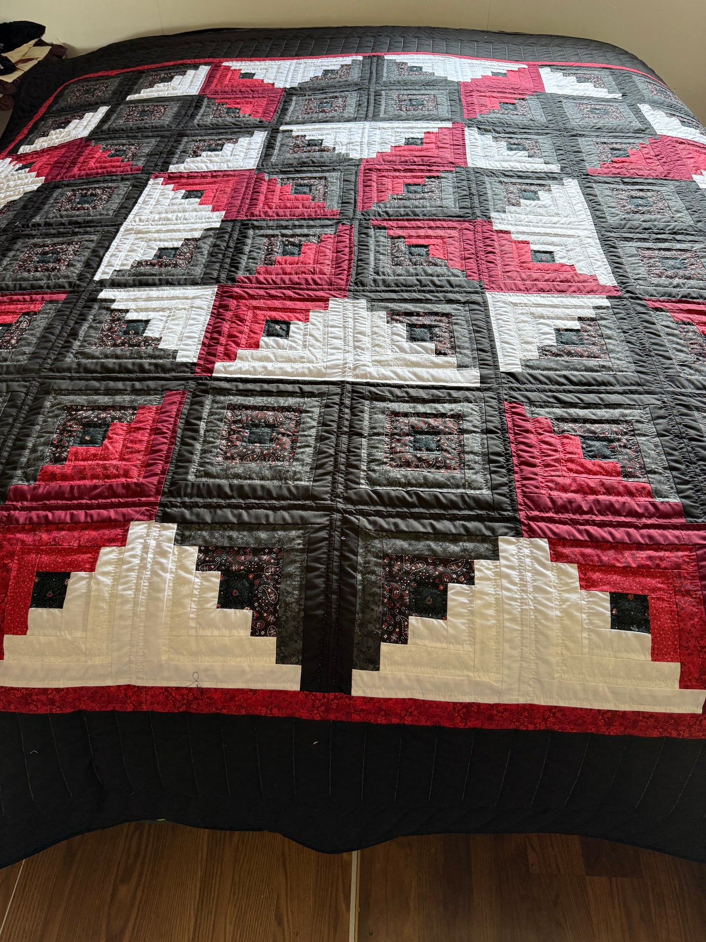 Amish Quilt (Log Cabin Star)