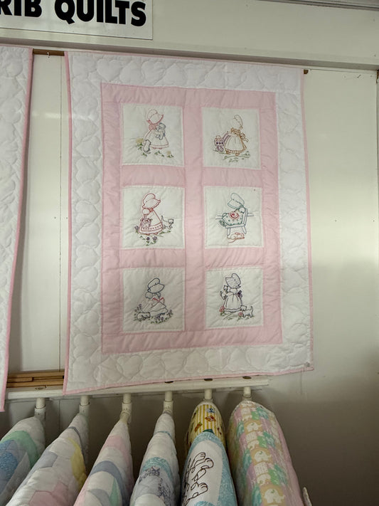 Amish hand quilted  lap quilt or baby quilt