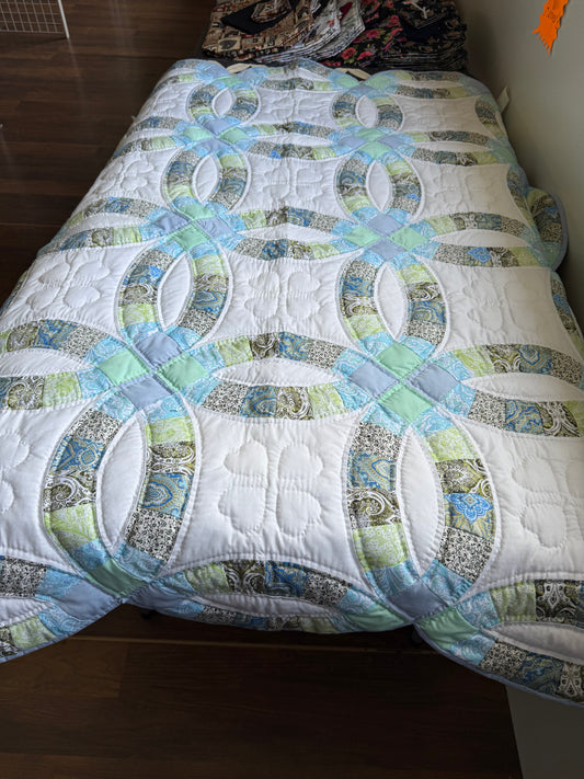 Amish hand quilted  lap quilt or baby quilt