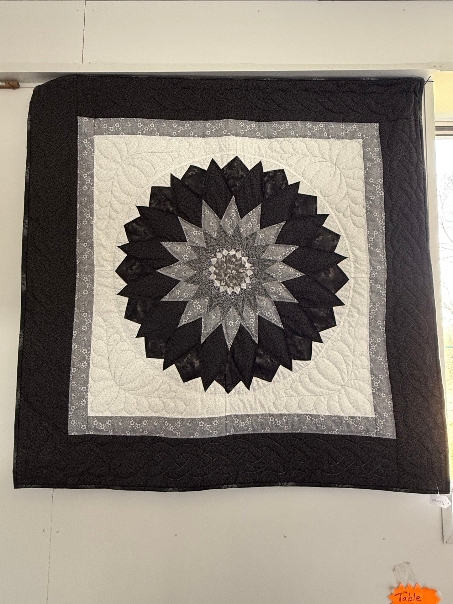 Amish hand quilted wall hanging or lap quilt