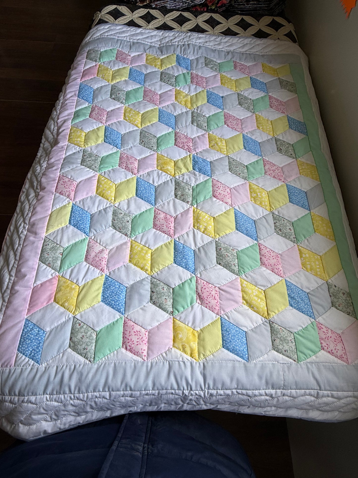 Amish hand quilted  lap quilt or baby quilt