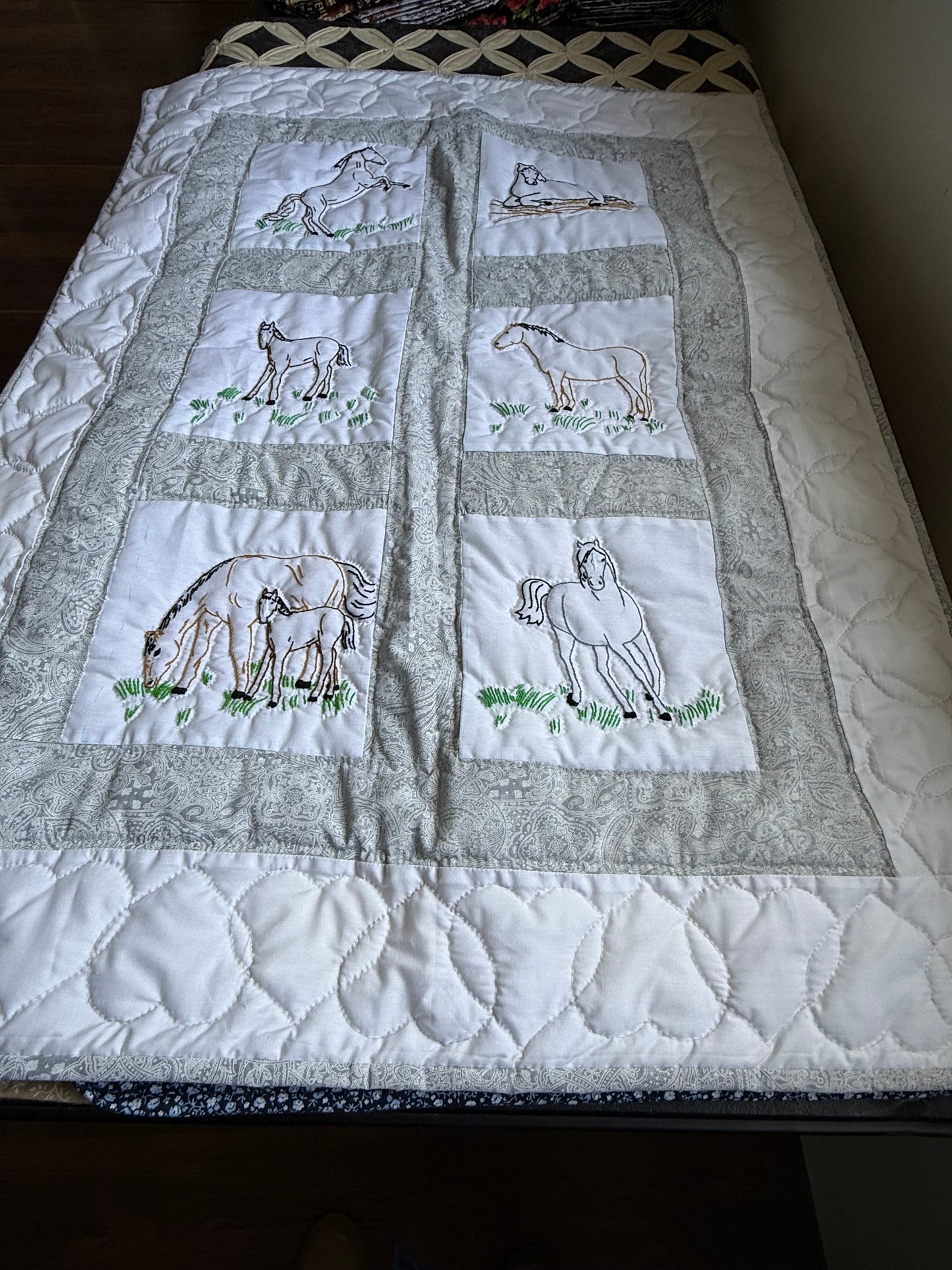 Amish hand quilted  lap quilt or baby quilt