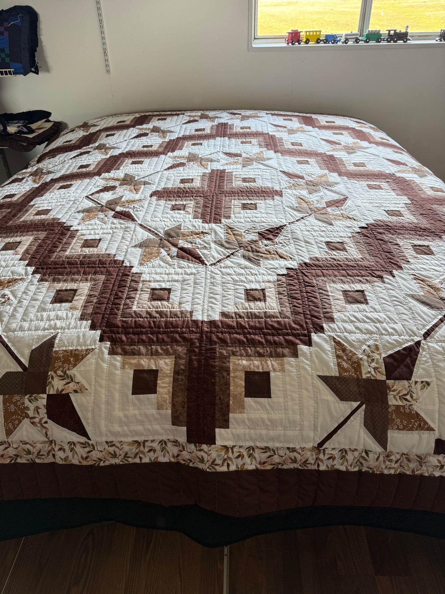 Amish Quilt (Log Cabin Maple Leaf)