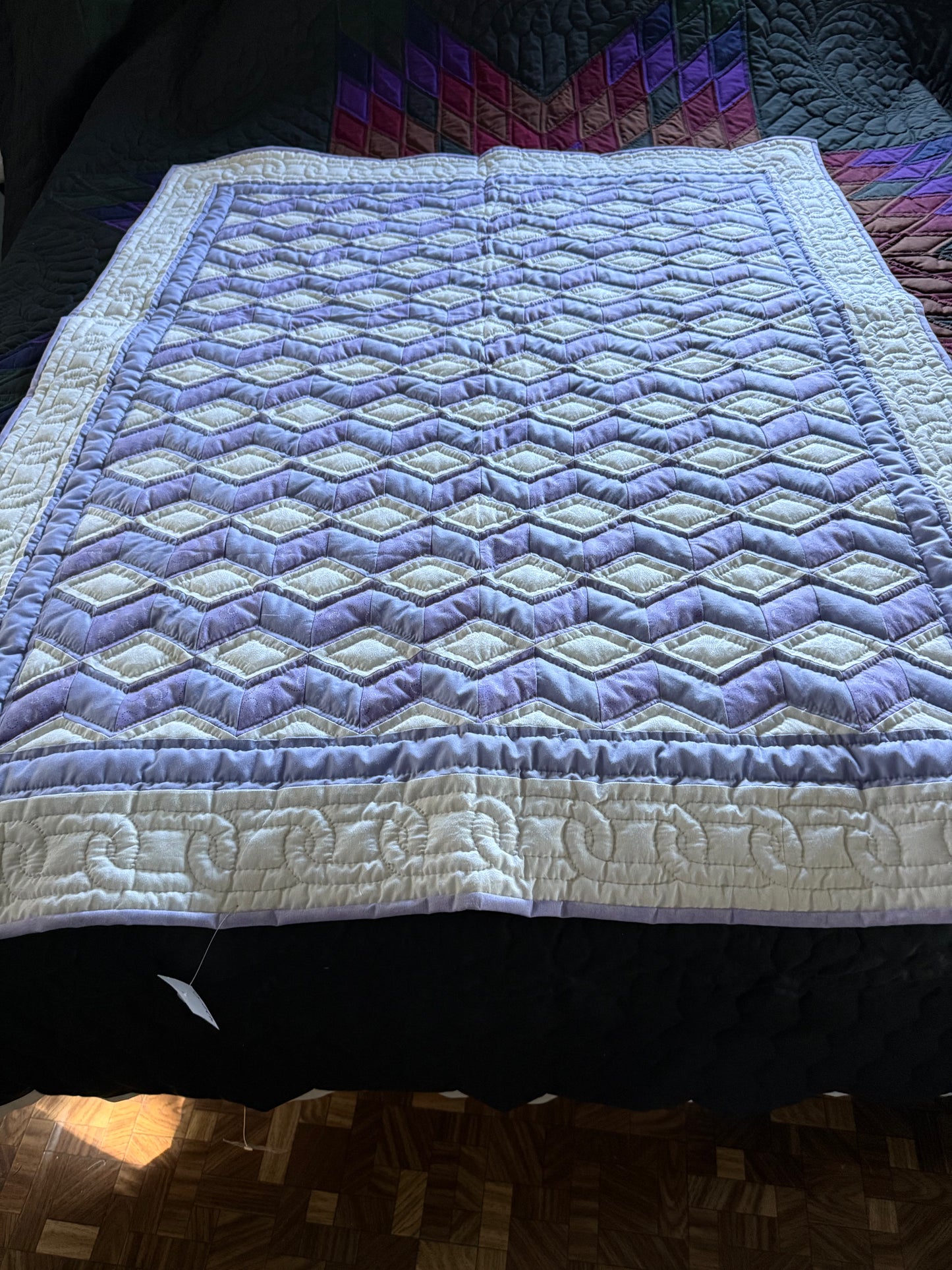 Amish lap quilt (Light purple tumbling blocks)